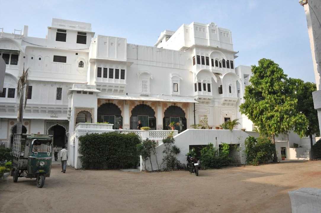 Hauptgebäude und Restaurant Hotel Nimaj Palace