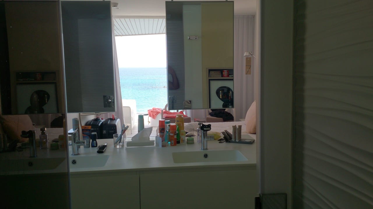 Blick aus der Dusche Juniorsuite 301 Son Moll Sentits Hotel & Spa