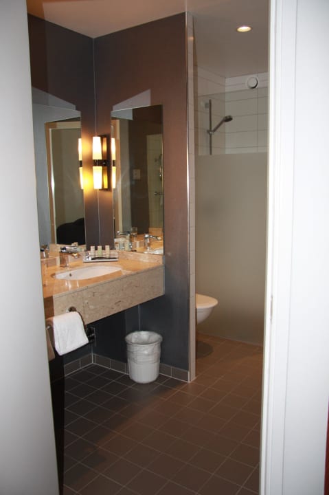 Grosszügiges Bad  Hotel Radisson Blu Malmo