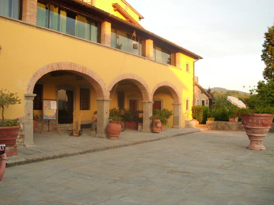 Eingang zur Rezeption Fattoria Degli Usignoli - Hotel & Residence