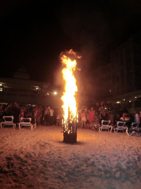 Abendshow am Strand Hotel Riu Ocho Rios