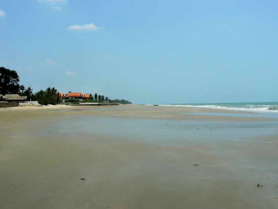 Strand bei Ebbe (links) Hotel Fisherman's Village Resort