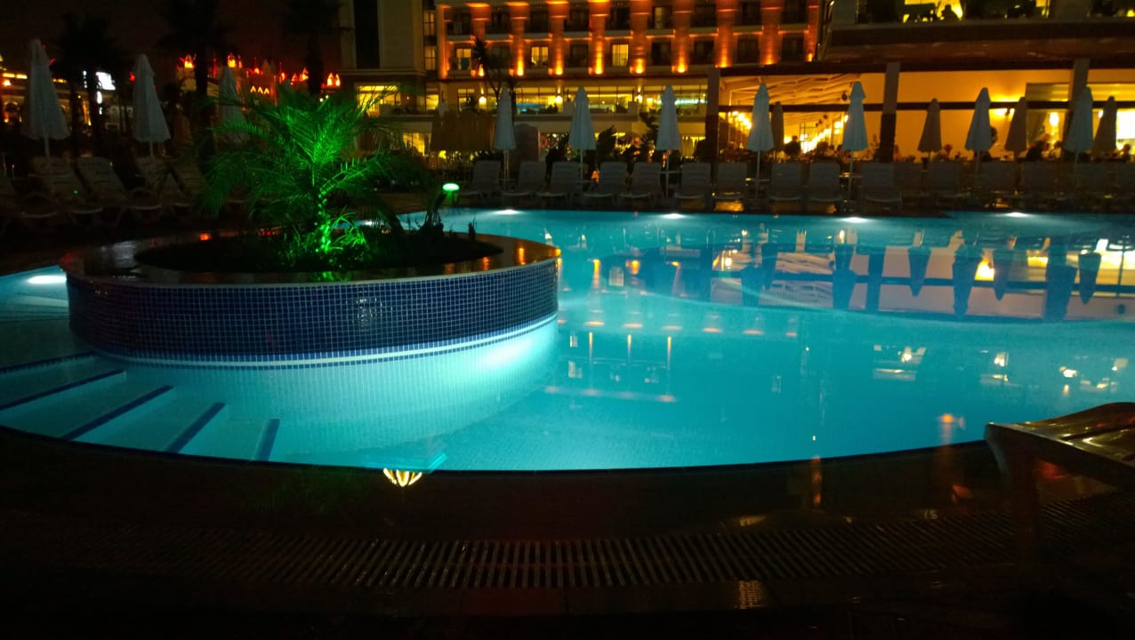 Mit Blick zur Poolbar Luna Blanca Resort & Spa