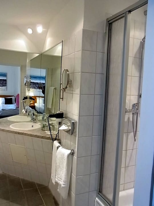 Bad mit Duche Frühlings-Hotel