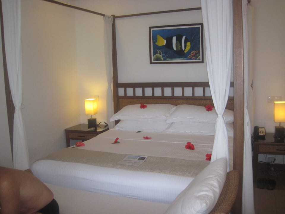Bett in der Gardenvilla Kuramathi Maldives