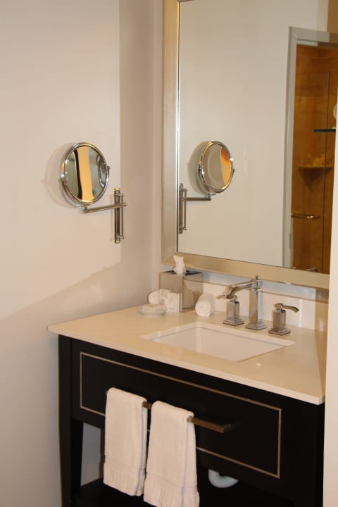 Badbereich Hotel The Inn on Fifth