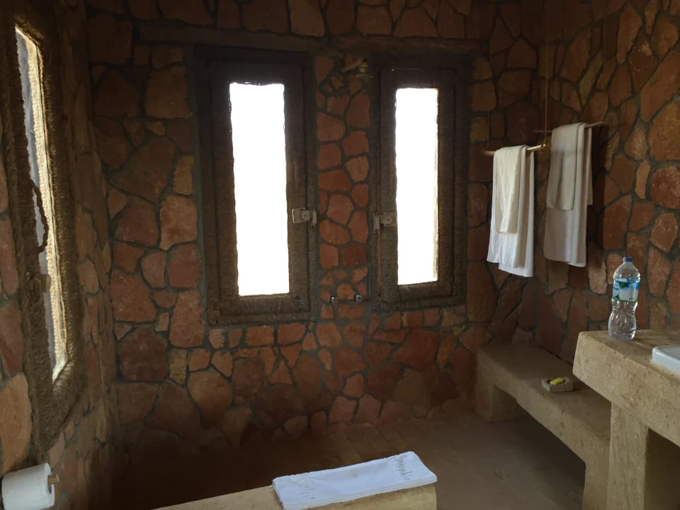 Dusche im Badezimmer Adrere Amellal Eco Lodge