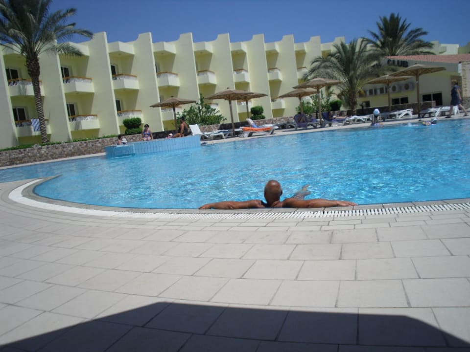 Pool Palm Beach Resort