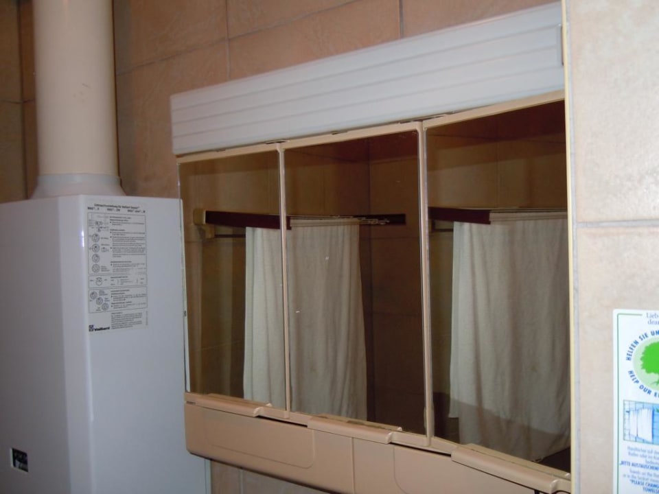 Spiegelschrank anno 1980 Sonnenwald Hotel