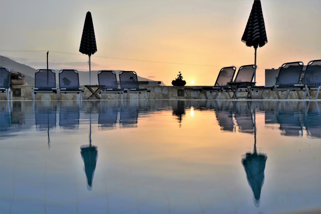 Pool Golden Bay Hotel Apartments