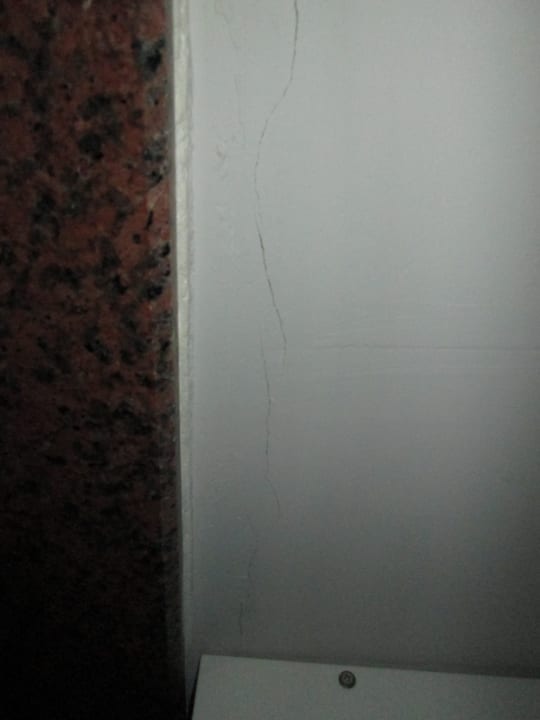 Небольшая "волна" на стенах тех же коридоров MC Beach Park Resort Hotel