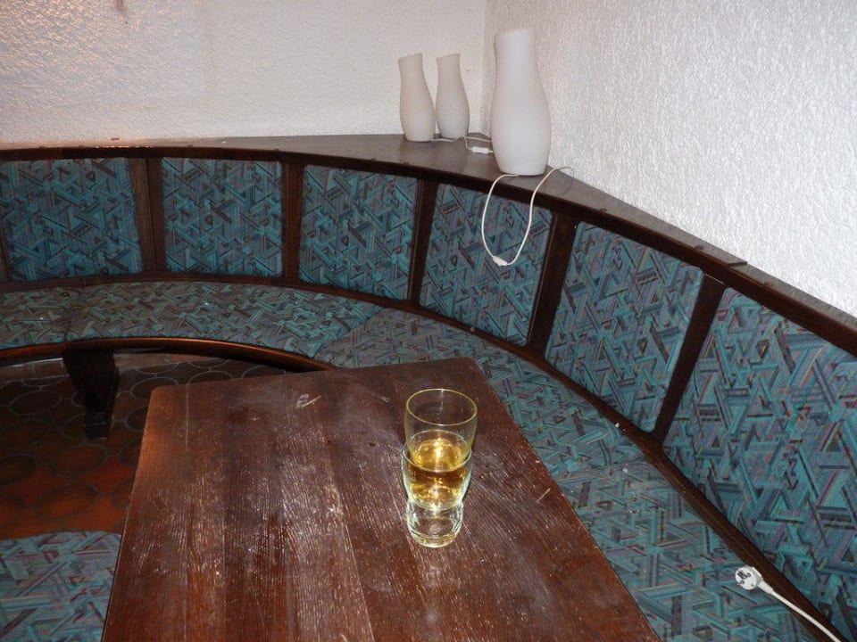 Glas stand bestimmt schon eine Woche Hotel Stadt Breisach