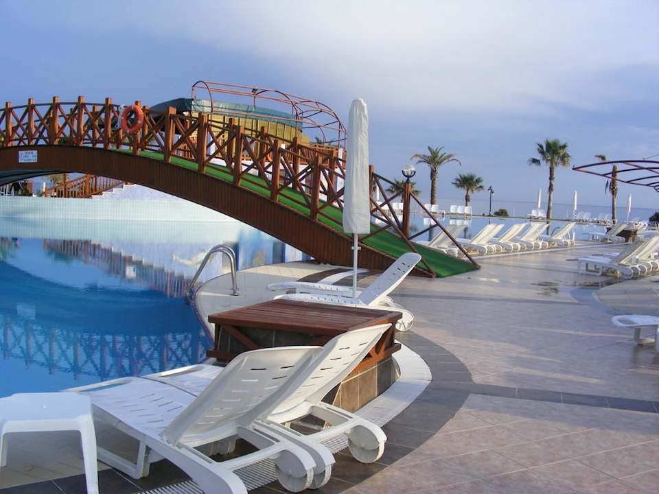 Über diese Brücke muß man gehen! Oz Hotels Incekum Beach