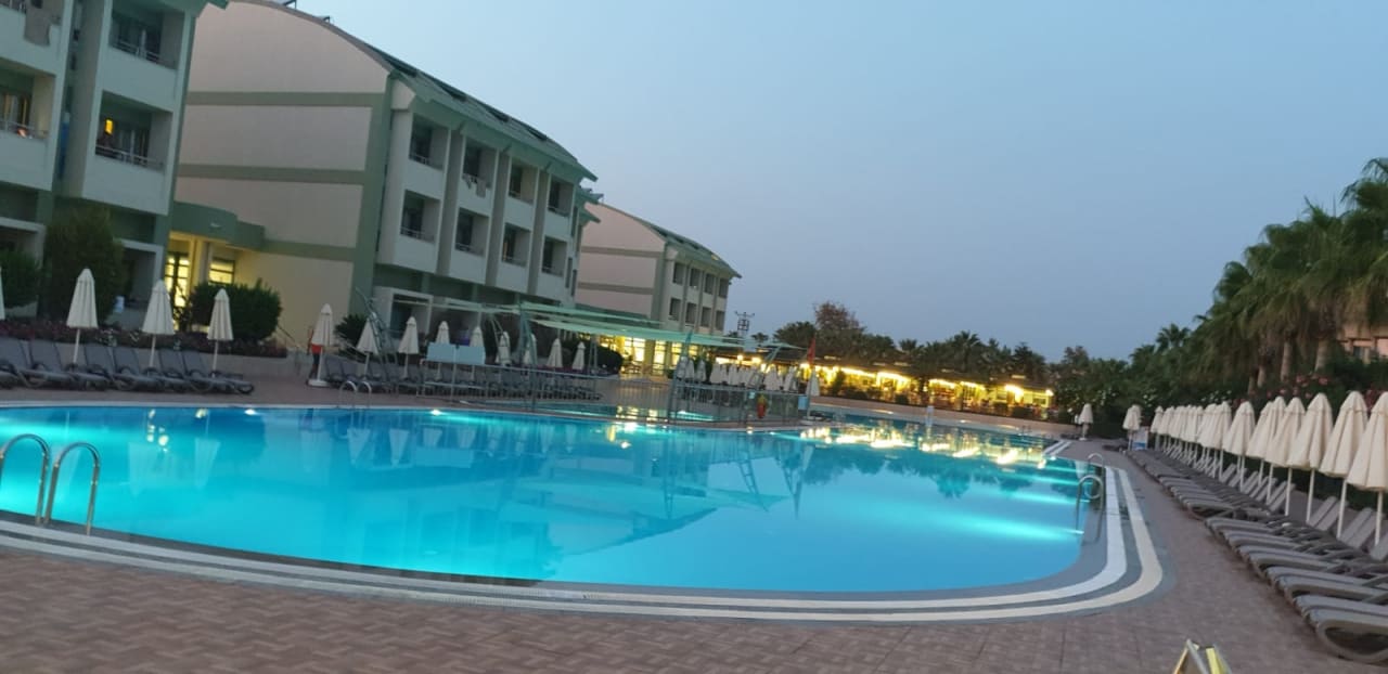 Pool VONRESORT Golden Coast