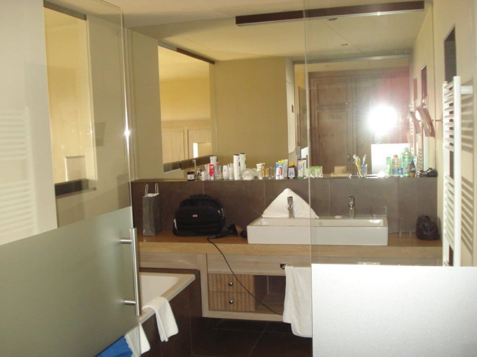 Badezimmer mit Aussicht in die Berge Hotel Chalet Mirabell