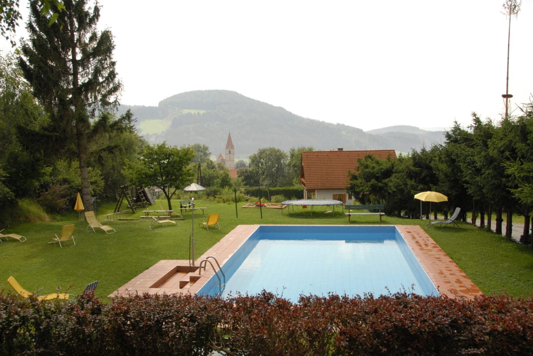 Pool und Liegewiese Hotel Semriacherhof