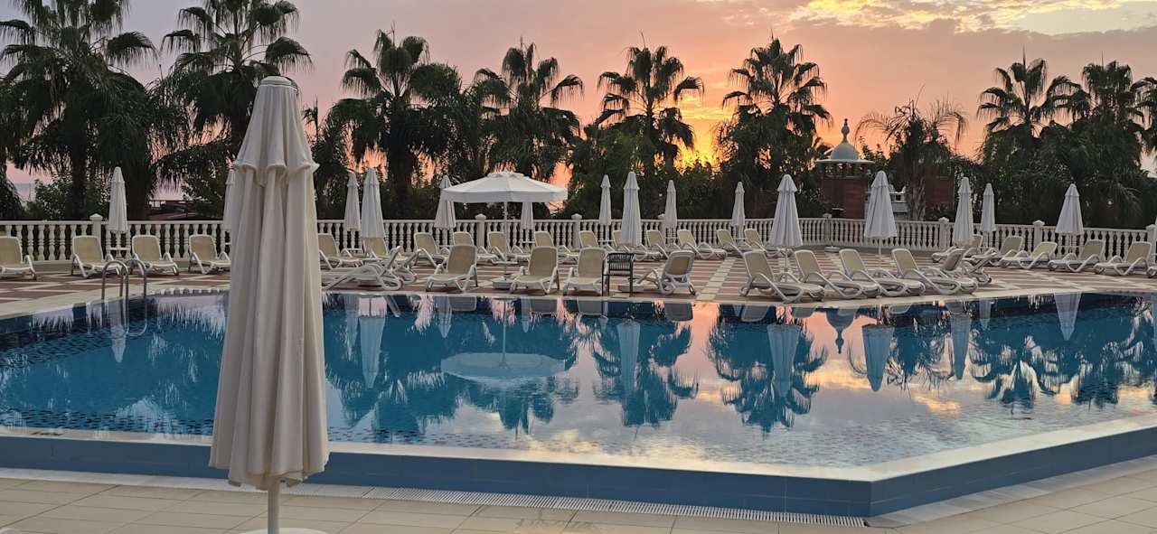 Pool Royal Taj Mahal Hotel