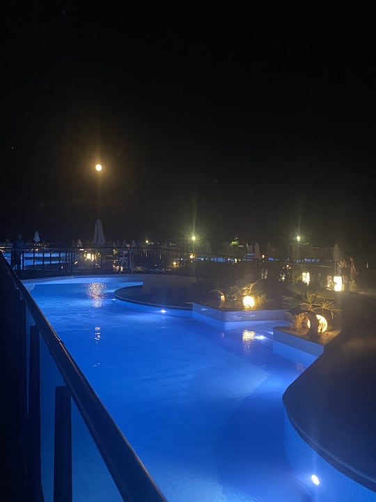 Pool Wave Resort