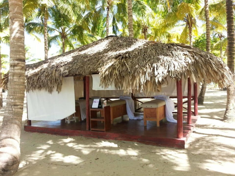 Massagebänke mit Blick aufs Meer Playabachata Hotel
