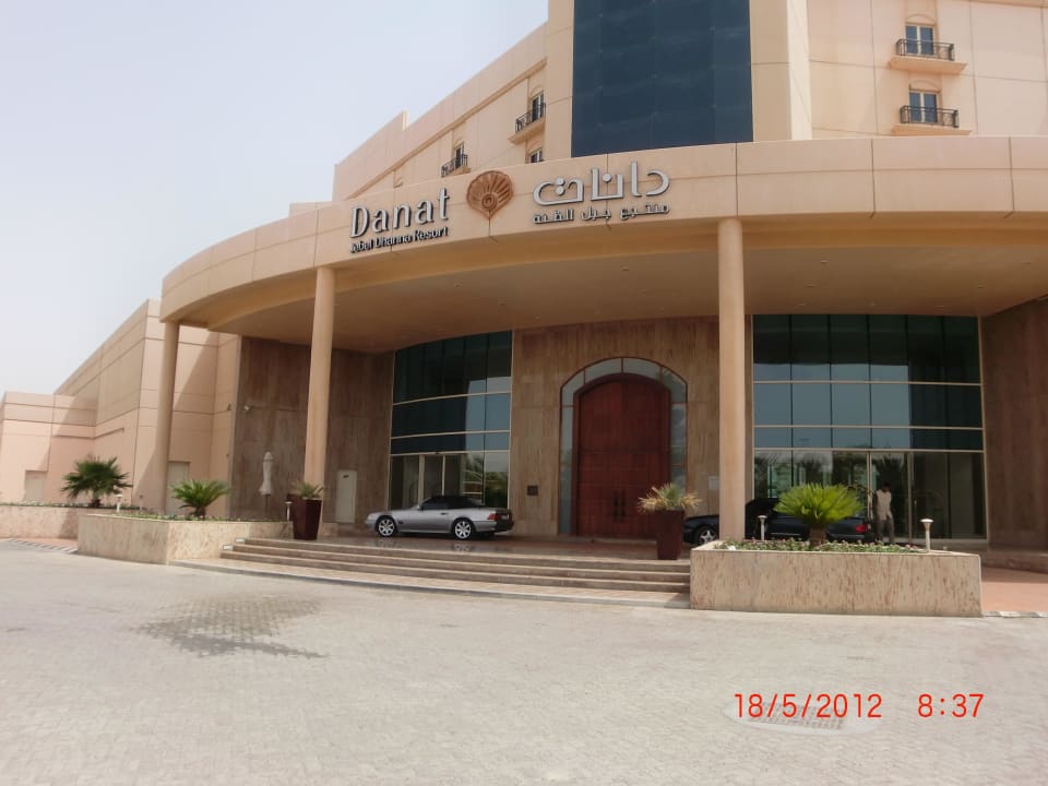 Haupteingang Hotel Danat Jebel Dhanna Resort
