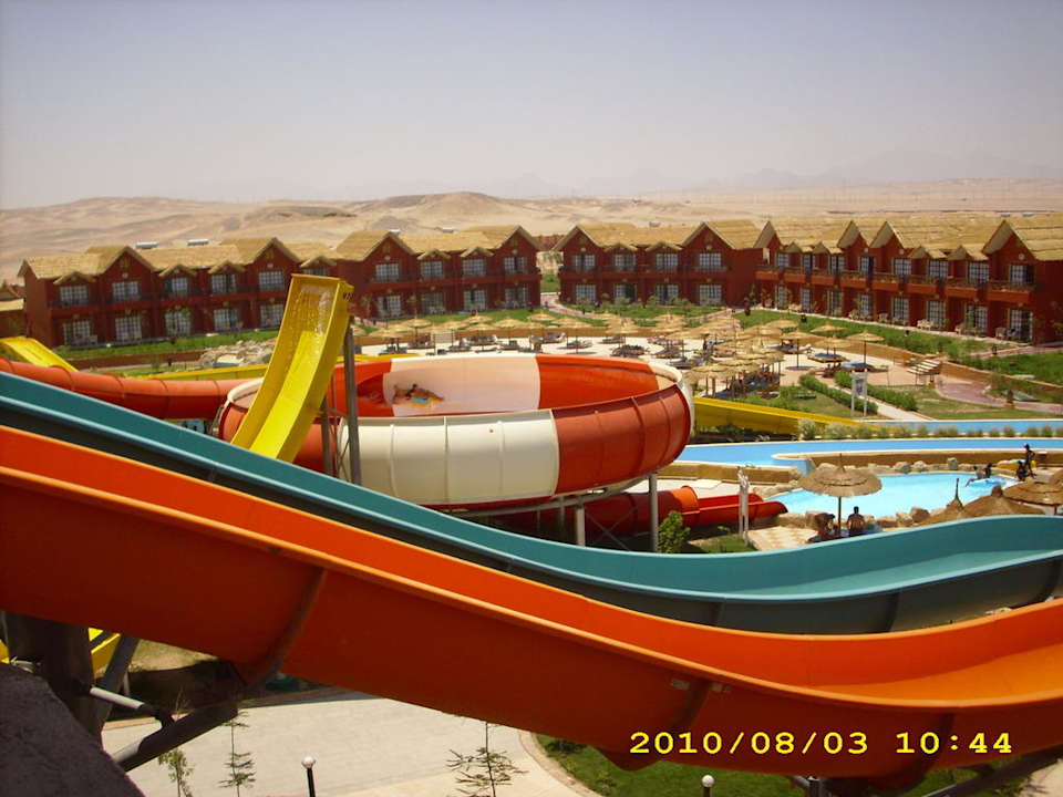 Rutsche im nahen Aqua-Park Pickalbatros Alf Leila Wa Leila Resort - Neverland Hurghada