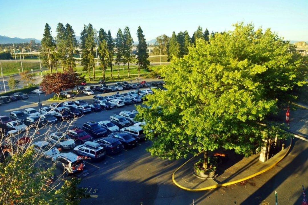 Ausblick auf Parkplatz Pacific Gateway Hotel at Vancouver Airport