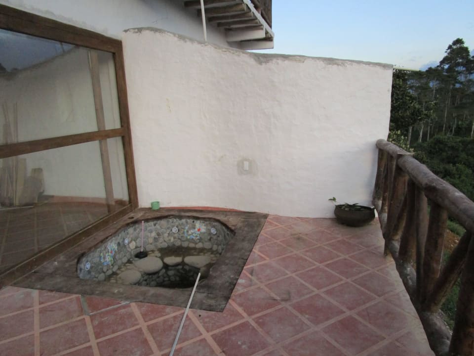 Whirlpool im Bau Akawanka Lodge