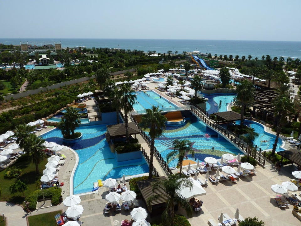 Blick über die Anlage zum Meer Fame Residence Lara & Spa