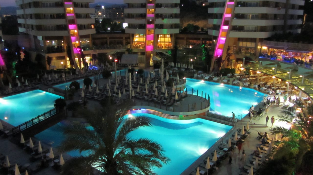 Ausblick in der Nacht Alaiye Resort & Spa