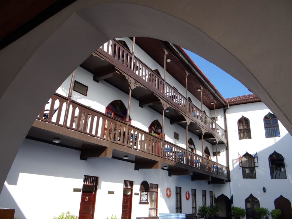 Von der Poolseite  Tembo House Hotel And Apartments