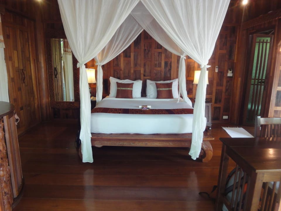 Bett bei Ankunft Santhiya Koh Phangan Resort & Spa