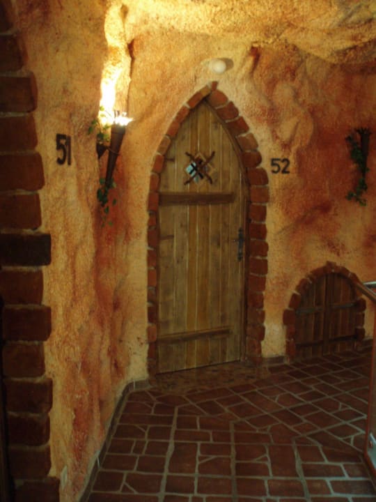 Eingang zu dem Themen-Zimmer Hölle Bergergut - Das Genießerhotel für Paare