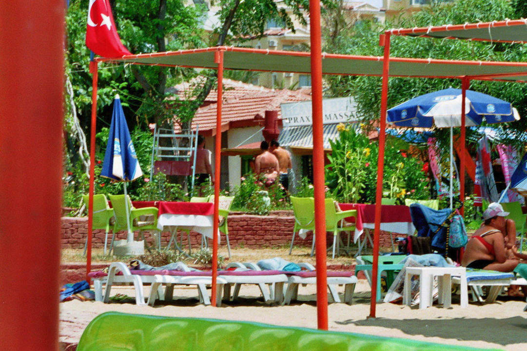 Am Strand - die Dusche Hotel Helios