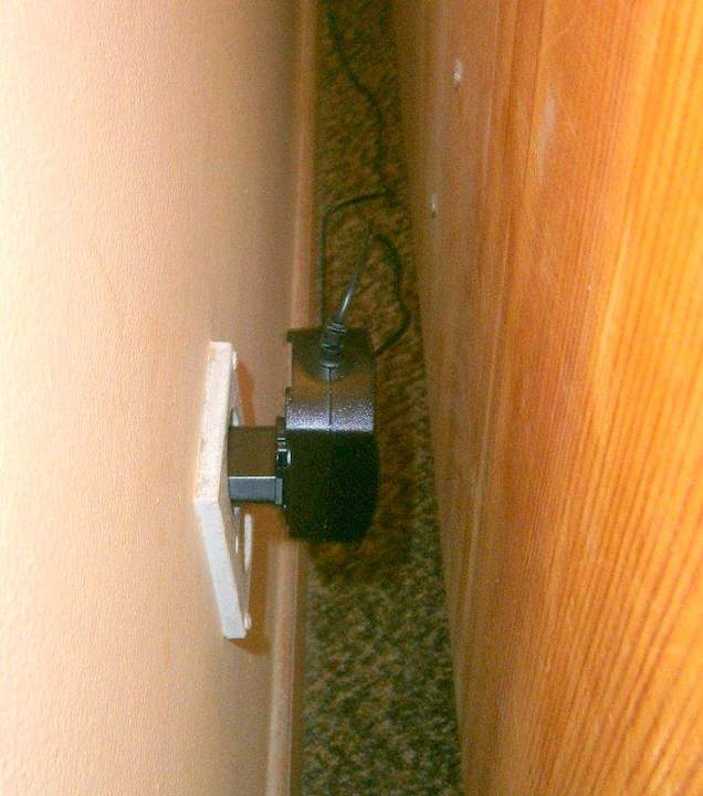 Gniazdko trudno dostępne Sangate Hotel Airport