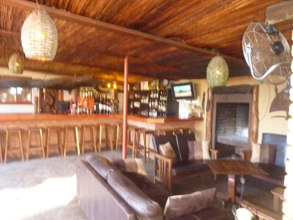 Und Bar Kalahari Anib Lodge