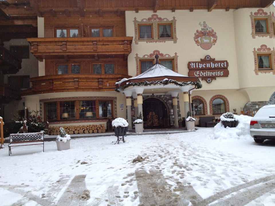 Hotel von vorne Vitalhotel Edelweiss