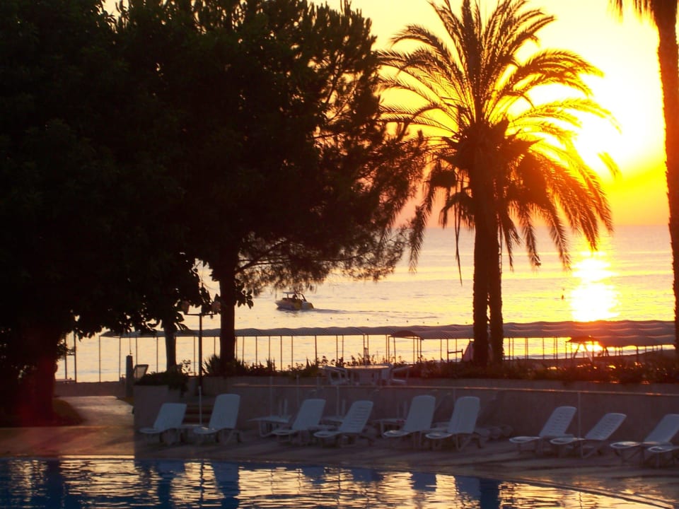 Weg vom Pool zum Strand Top Hotel