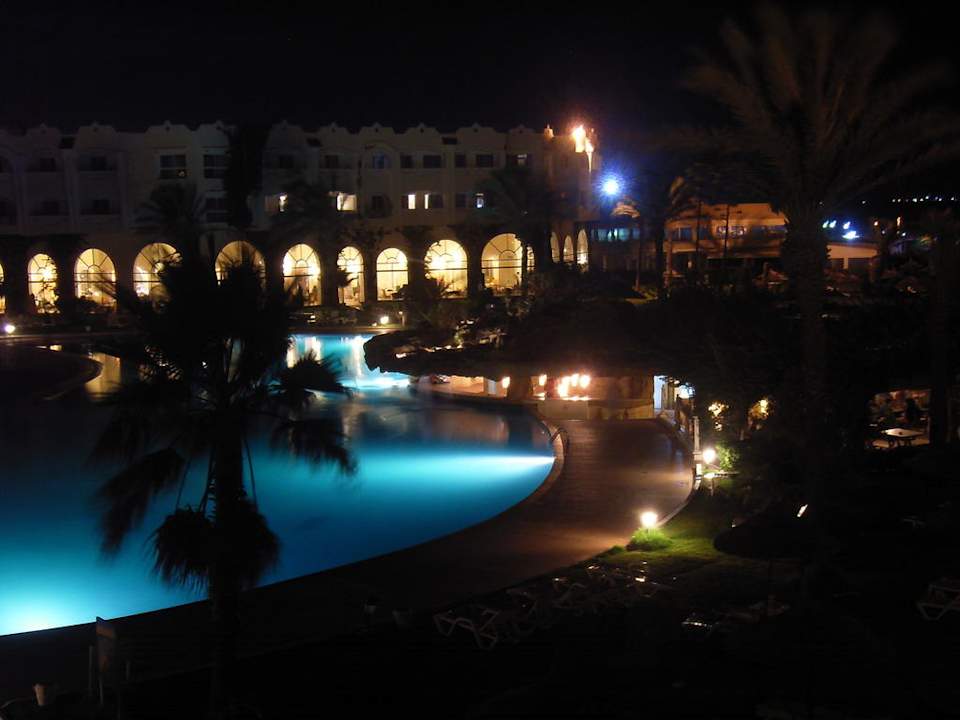 Pool bei Nacht Mahdia Beach & Aquapark