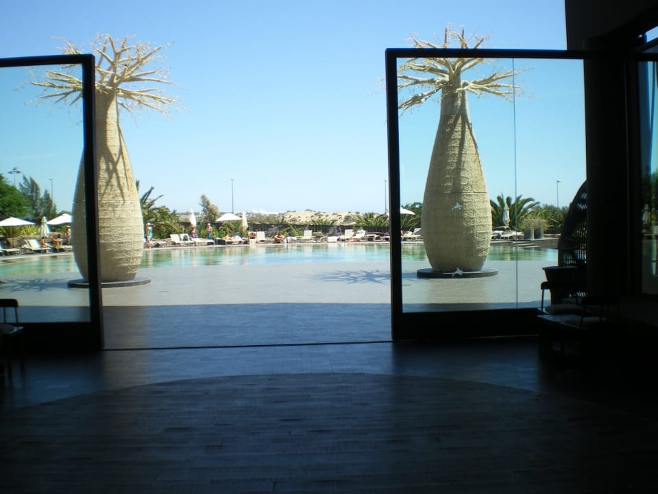 Poolanansicht vom afrikanischen Restaurant/Bar aus Lopesan Baobab Resort