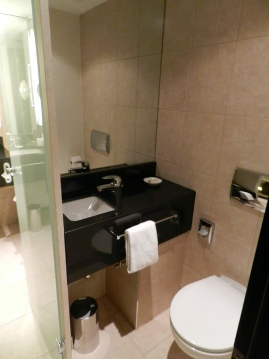 Seperates WC  Four Points by Sheraton Munich Arabellapark