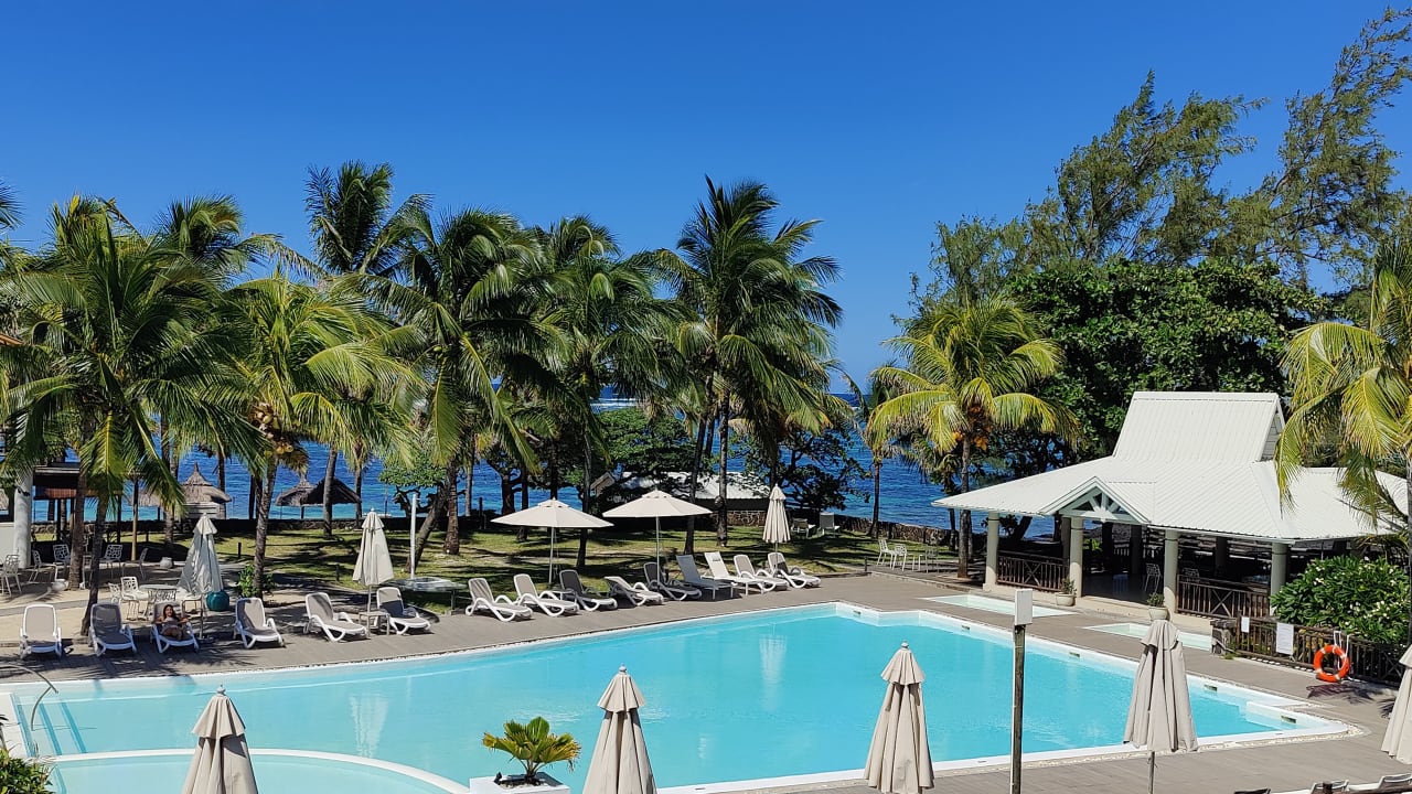 Pool Le Peninsula Bay Beach Resort & Spa