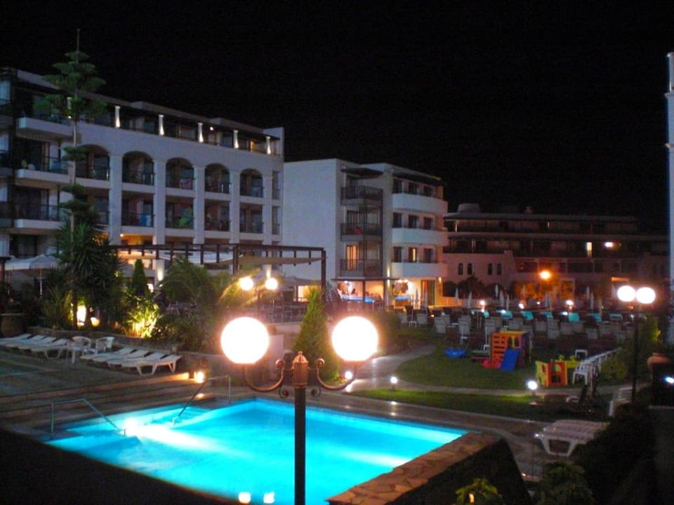 Pool & neueres Gebäude Albatros Spa & Resort Hotel