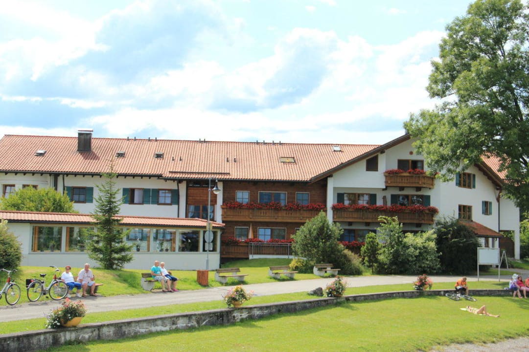 Blick vom See auf das Hotel Hotel Sommer