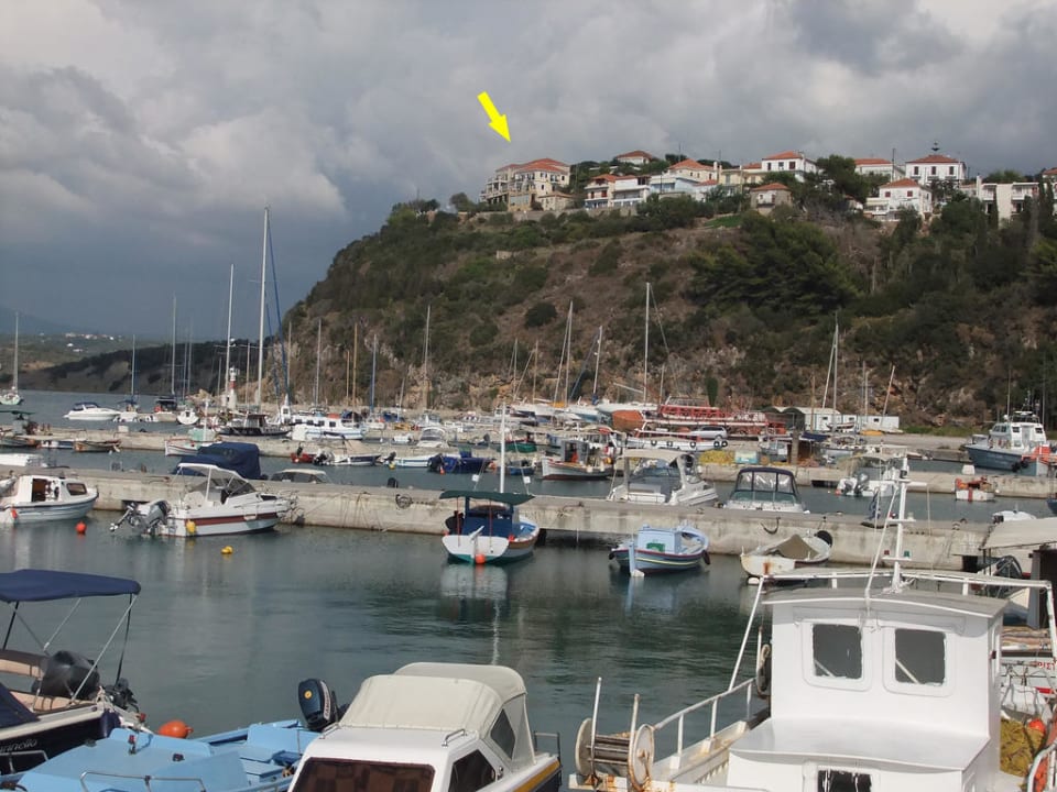 Das Hotel Philip aus dem Hafen Pylos Hotel Philip