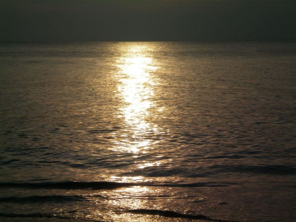 Sonnenuntergang am Strand Khaolak Bhandari Resort & Spa