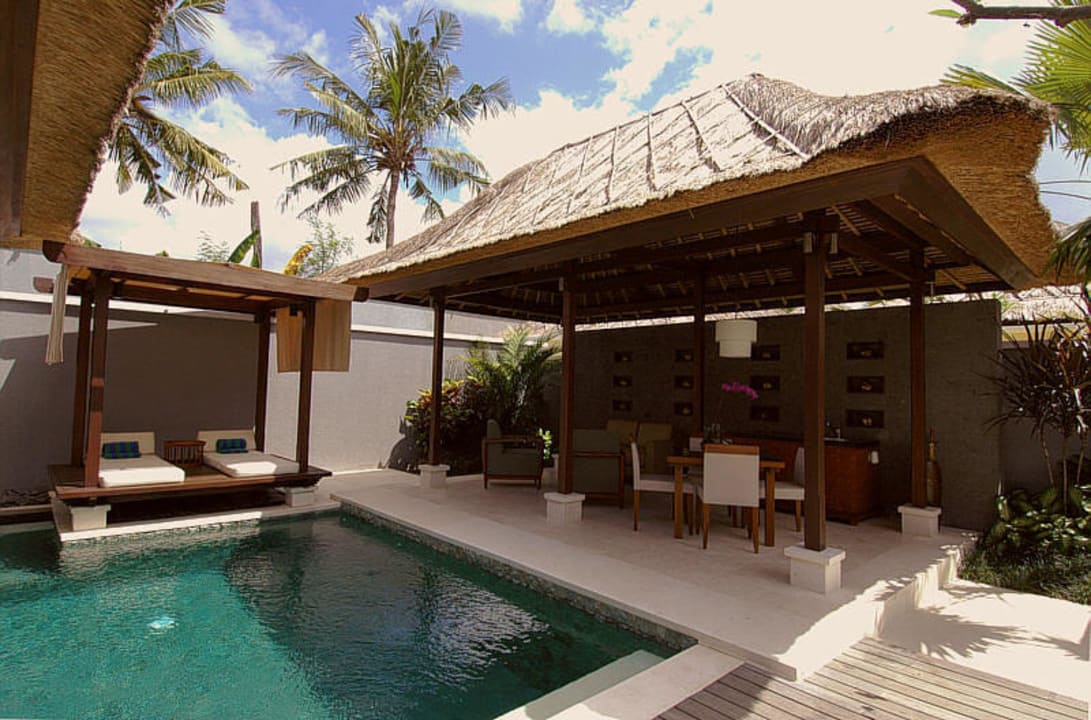 Frühstücken auf der eigenen Terrasse Villa Mahapala