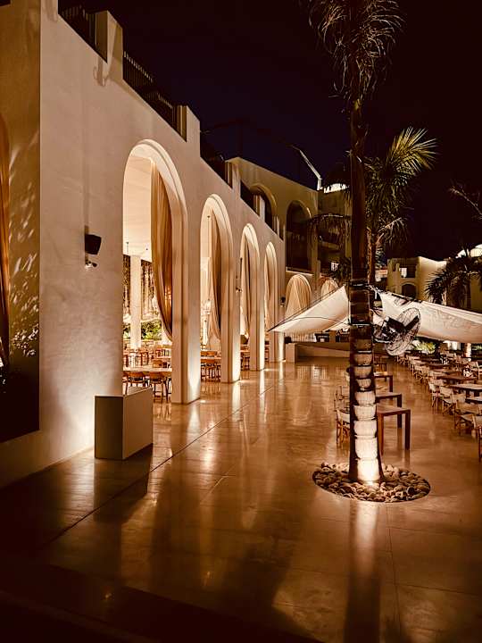 Gastro Serry Beach Resort