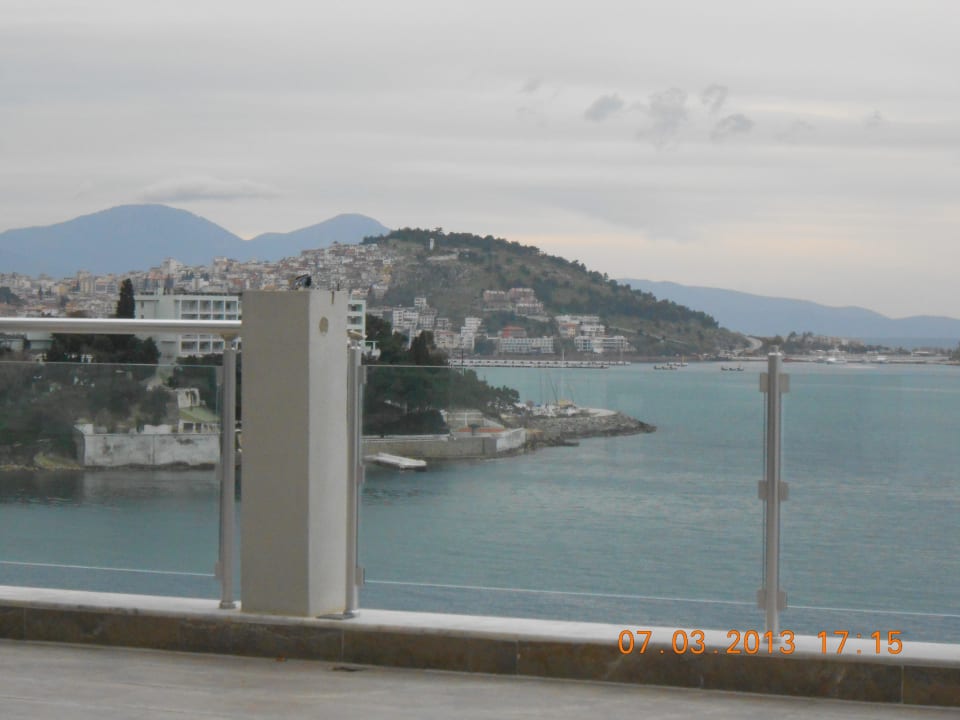 Auf der Terrasse bei Kaffee Korumar Hotel De Luxe