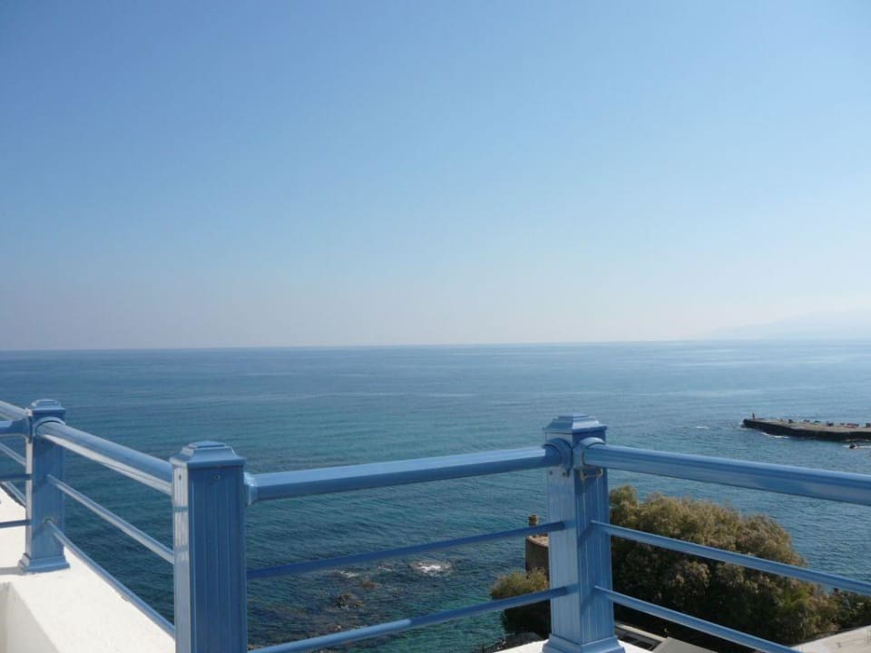 Morze z prawej Glaros Beach Hotel