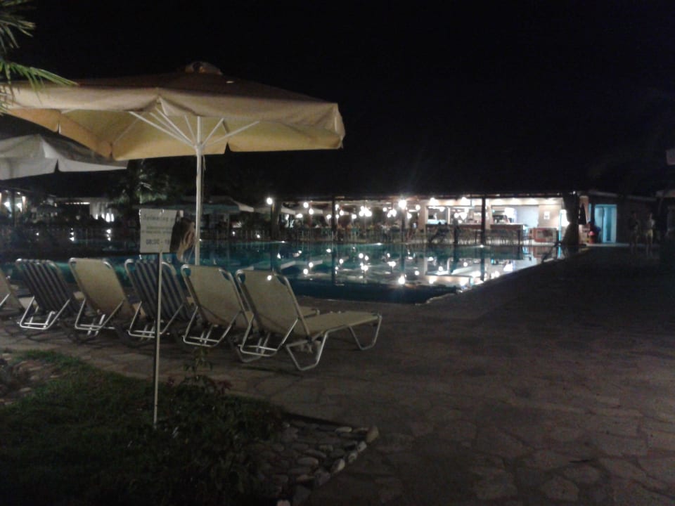 Pool mit Poolbar (Nacht) alltoura Club Hotel Poseidon Palace